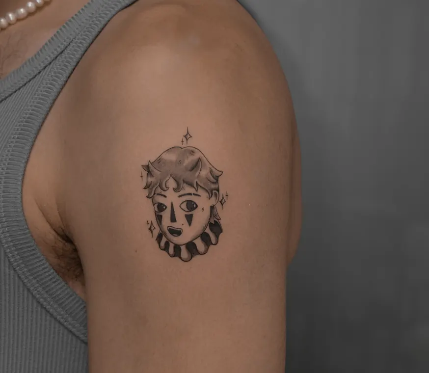 Tatuaje de Maff Leal en línea fina