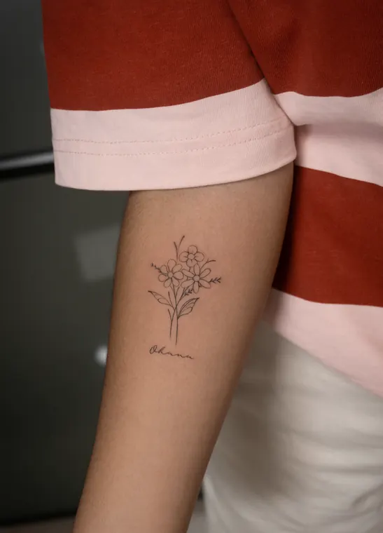 Tatuaje de Maff Leal en línea fina