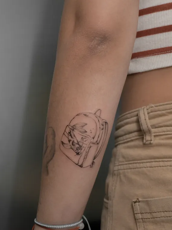 Tatuaje de Maff Leal en línea fina
