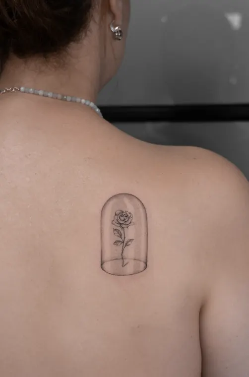 Tatuaje de Maff Leal en línea fina