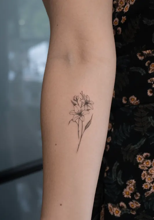 Tatuaje de Maff Leal en línea fina