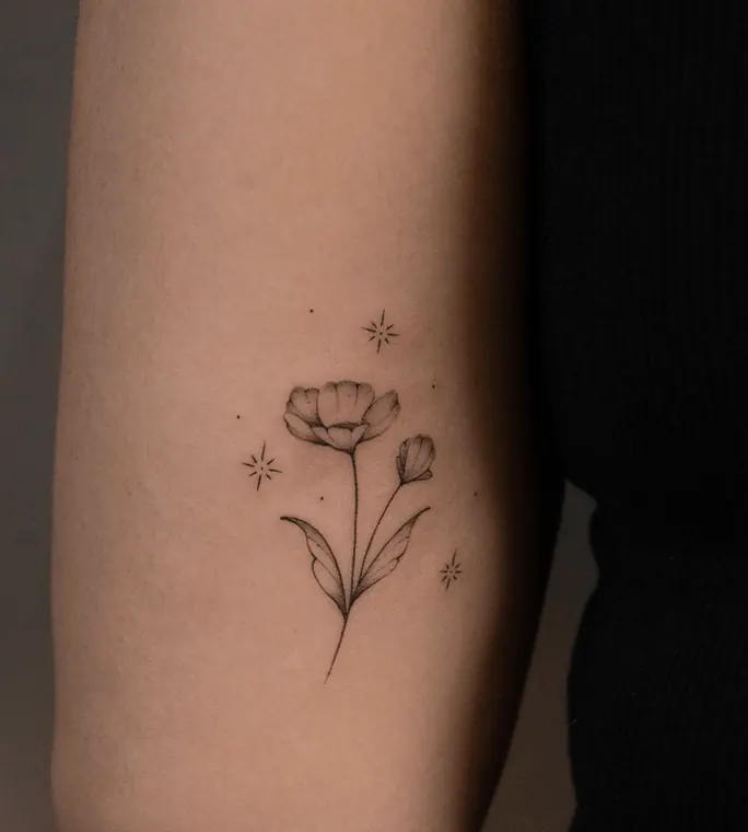 Tatuaje de Maff Leal en línea fina