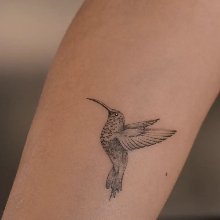 Tatuaje de Maff Leal en microrealismo