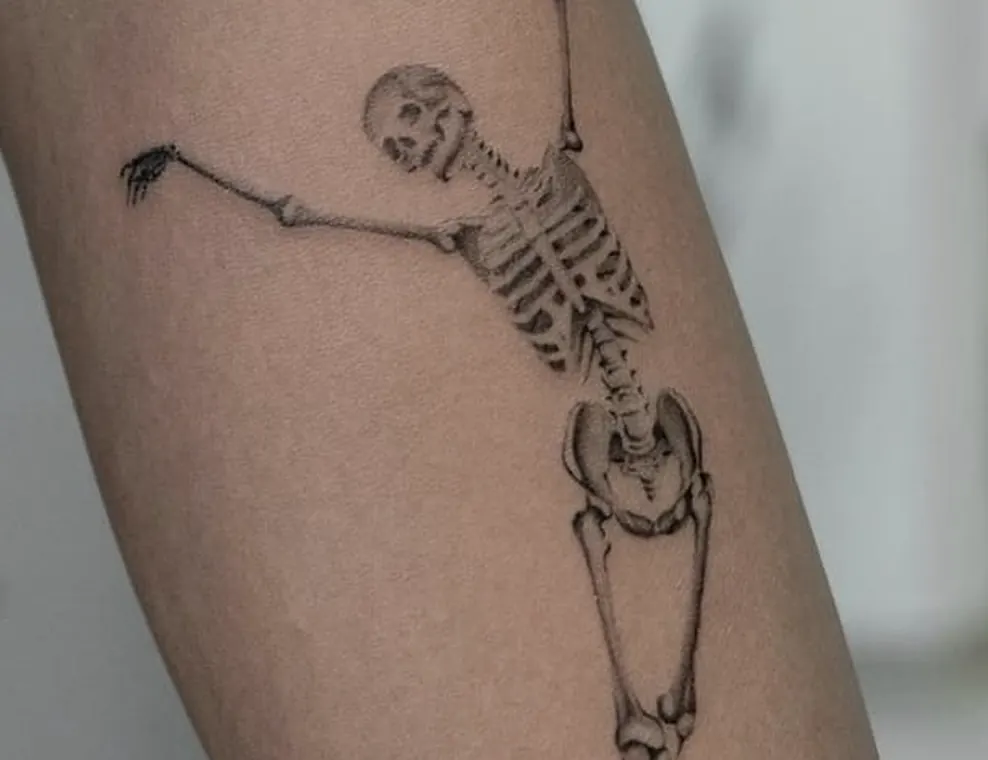 Tatuaje de Maff Leal en microrealismo