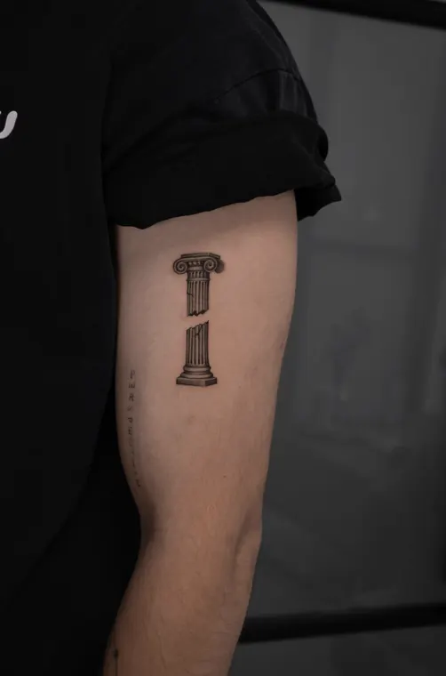 Tatuaje de Maff Leal en microrealismo