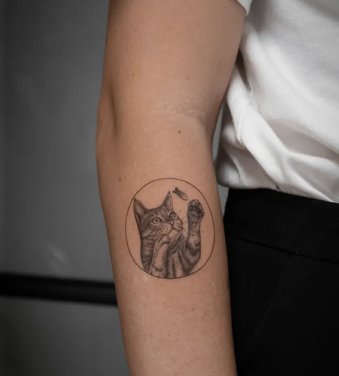 Tatuaje de Maff Leal en microrealismo