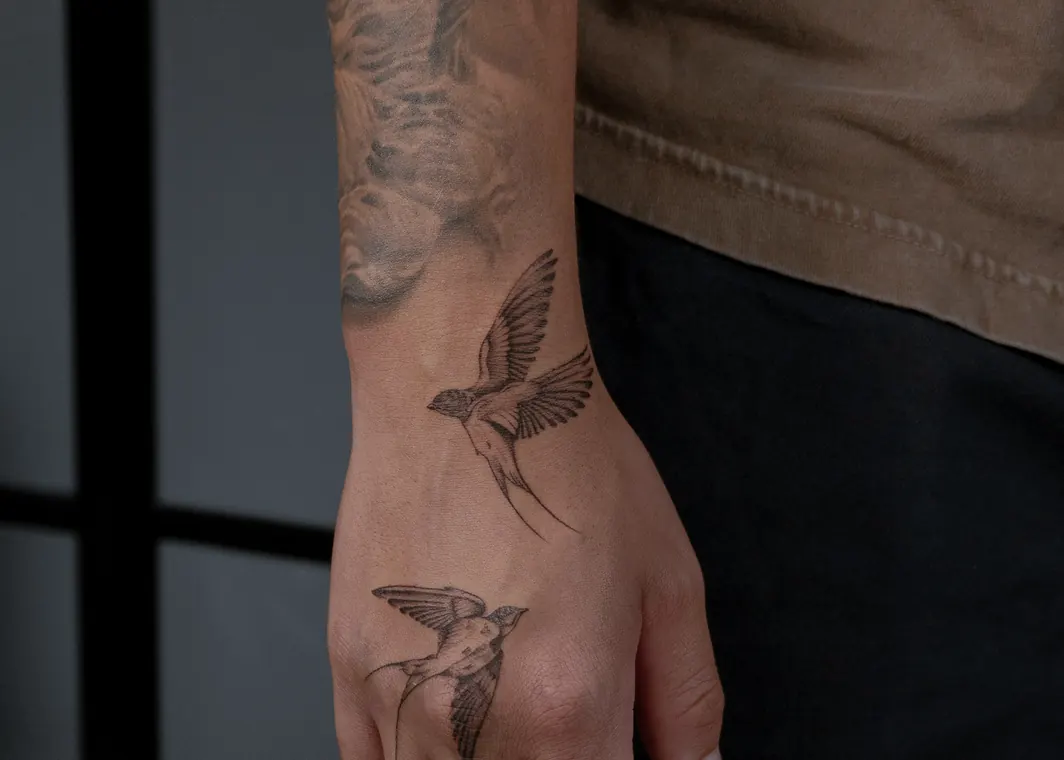 Tatuaje de Maff Leal en microrealismo
