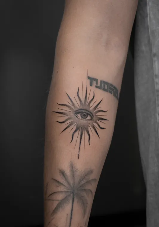 Tatuaje de Maff Leal en microrealismo