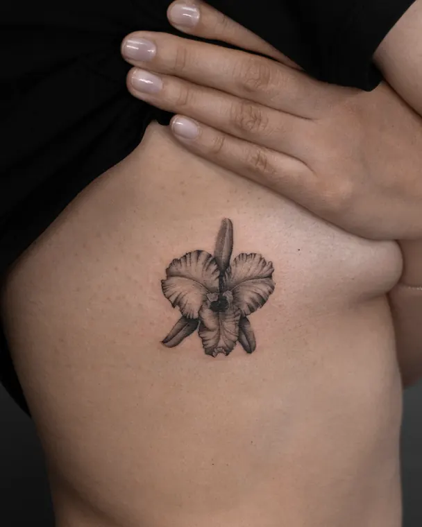 Tatuaje de Maff Leal en microrealismo