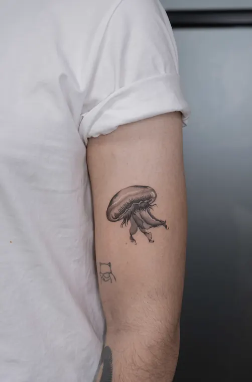 Tatuaje de Maff Leal en microrealismo